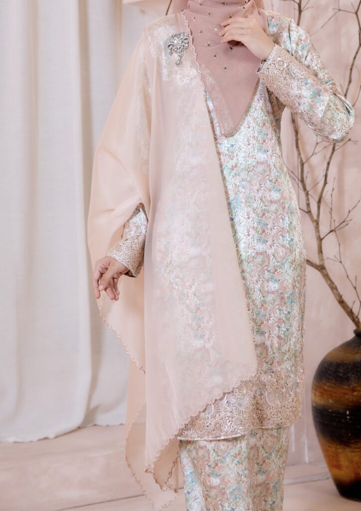 HEAXABELL – SELENDANG SULAM AND SHIMMER