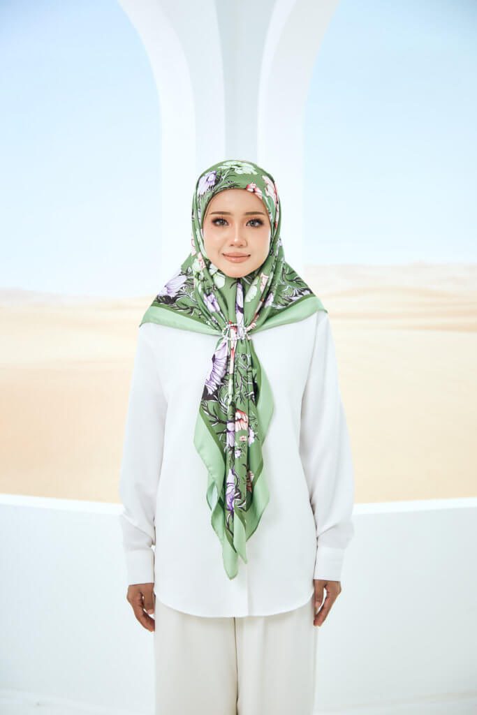 POSY SATIN PRINTED SQUARE (NEW ARRIVAL)