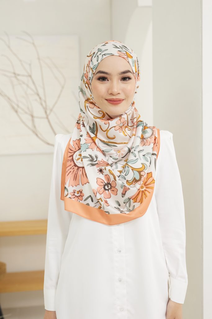 LA FAMME SQUARE (NEW ARRIVAL)