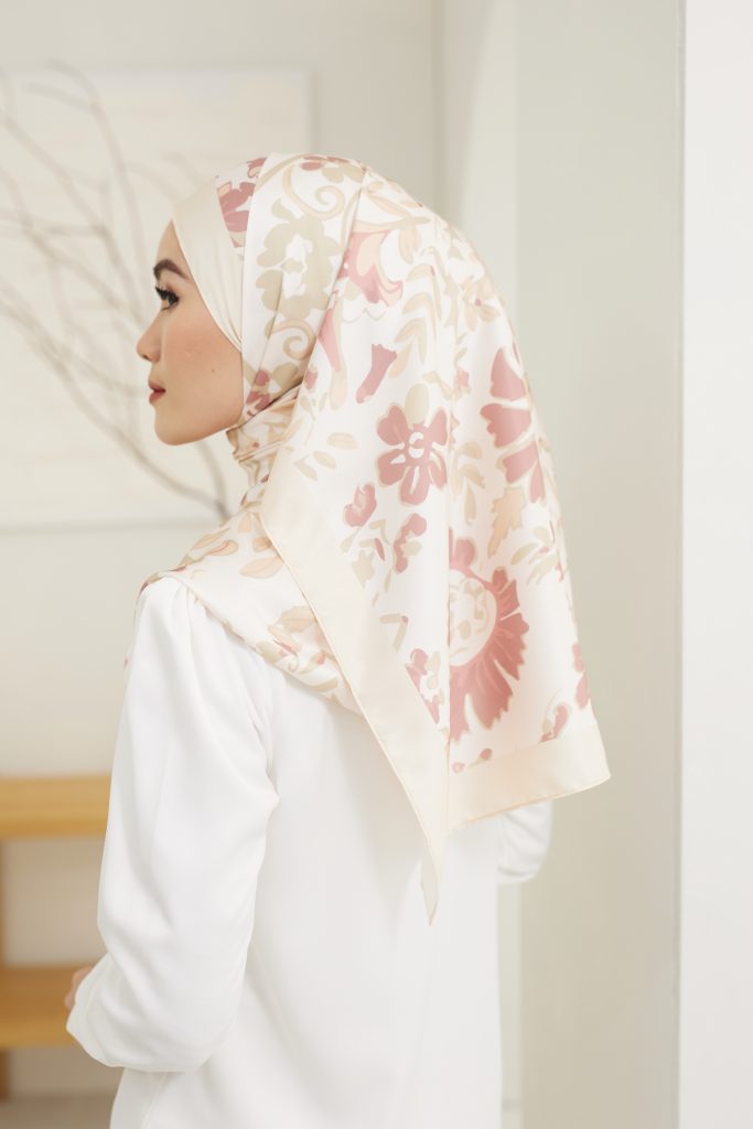 LA FAMME SQUARE (NEW ARRIVAL)