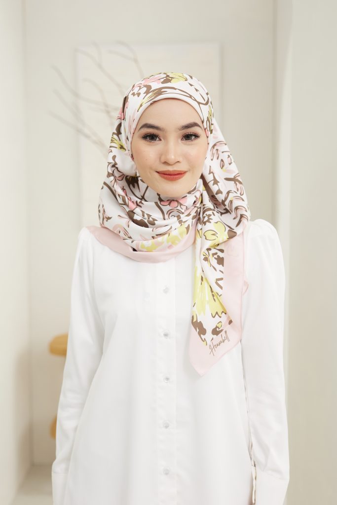 LA FAMME SQUARE (NEW ARRIVAL)