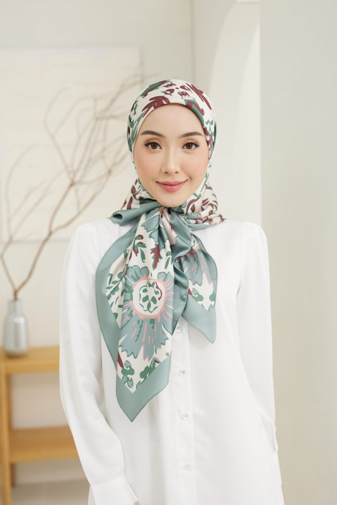 LA FAMME SQUARE (NEW ARRIVAL)