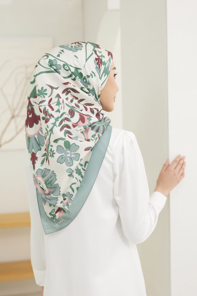 LA FAMME SQUARE (NEW ARRIVAL)