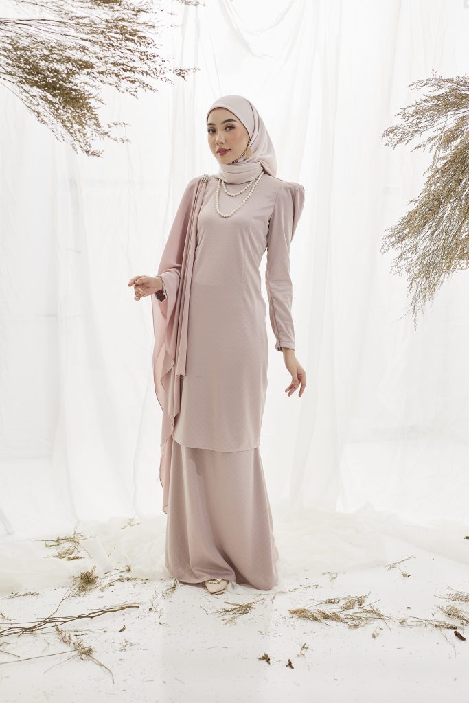 CLEARANCE – CATHERINE KURUNG PUFF