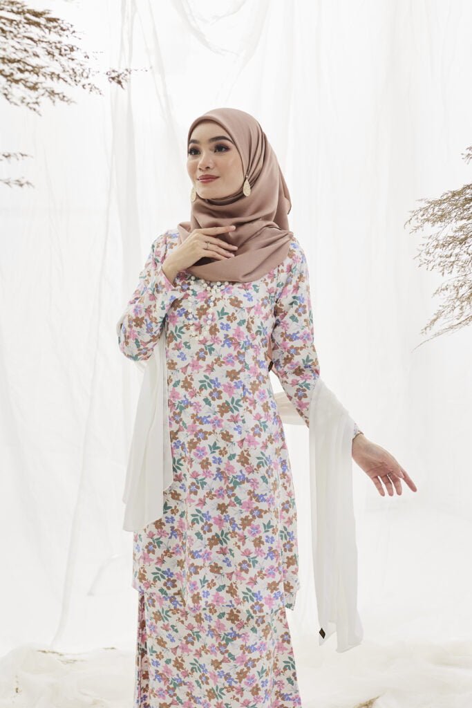 RAIA KURUNG KLASIK