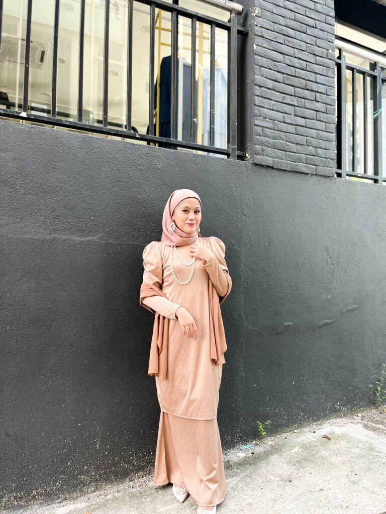 CLEARANCE – CATHERINE KURUNG PUFF