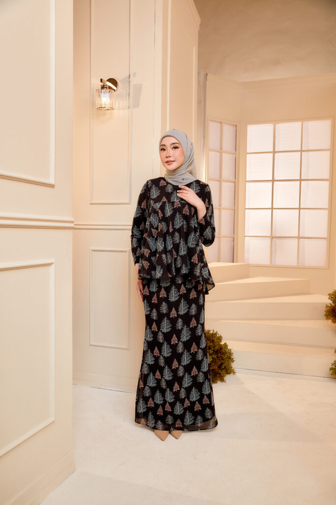 CLEARANCE –  SENANDUNG KURUNG DOLL